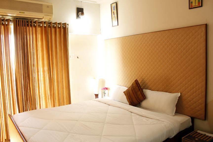 Laurent & Benon Suites, Navi Mumbai Exteriör bild
